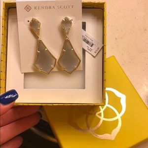 Kendra Scott drop earrings